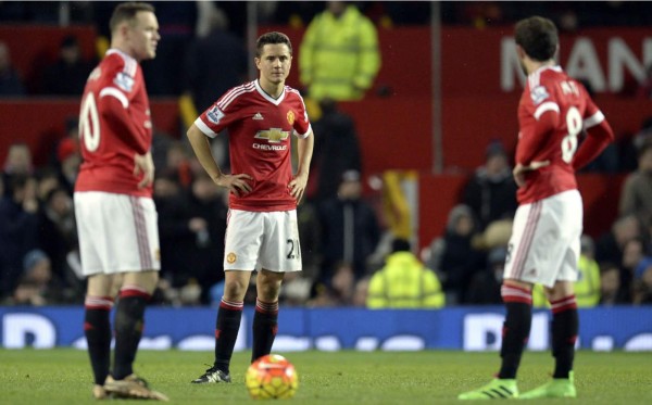 Manchester United tropieza con el Southampton y peligra Van Gaal