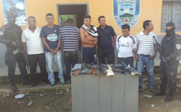 Capturan a siete hombres con armas de fuego en Olancho