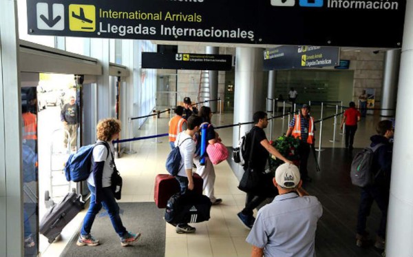 Rosas y Espinas: En pleno aeropuerto se armó el escándalo