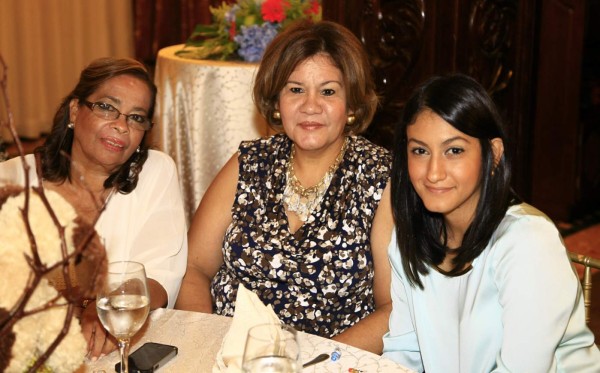 Gabriela y Elías Handal esperan a su segundo hijo