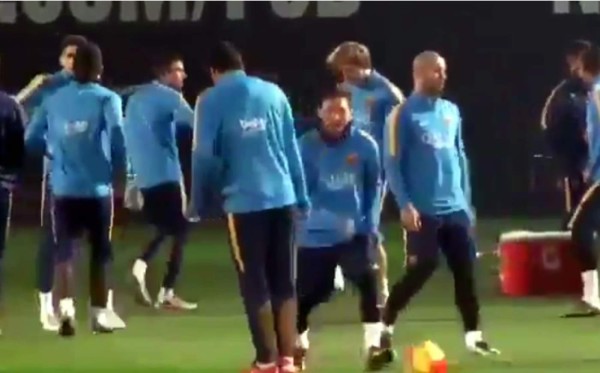VIDEO: Messi deja en ridículo a Suárez con un tremendo caño