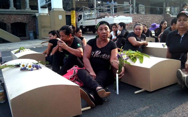 Honduras: Decenas de mujeres protestan por feminicidios 