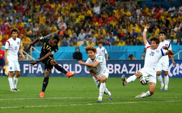 Bélgica derrumba a una inofensiva Corea del Sur y pasa de primera