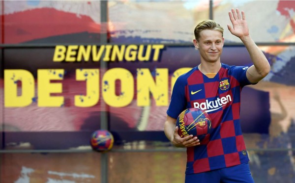 Frenkie de Jong fue presentado como nuevo jugador del Barcelona y 'pide' un fichaje