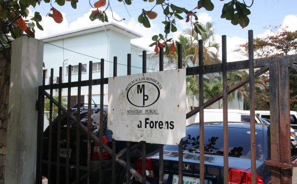 Acribillan a tres amigos en una casa de Cofradía