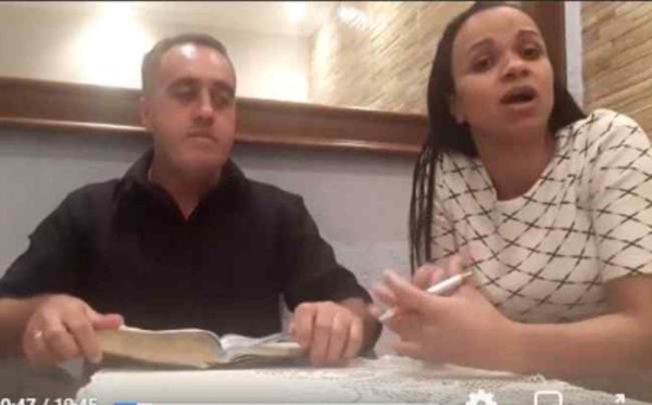 Video: Pastor evangélico agrede a su esposa sin saber que estaba en vivo