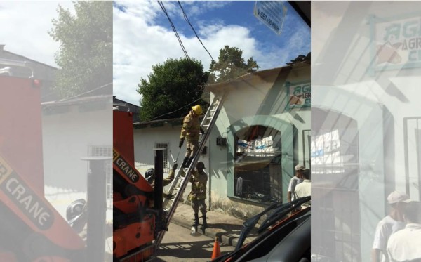 Colapsa techo de negocio por lluvias y se teme que afecte al resto de locales