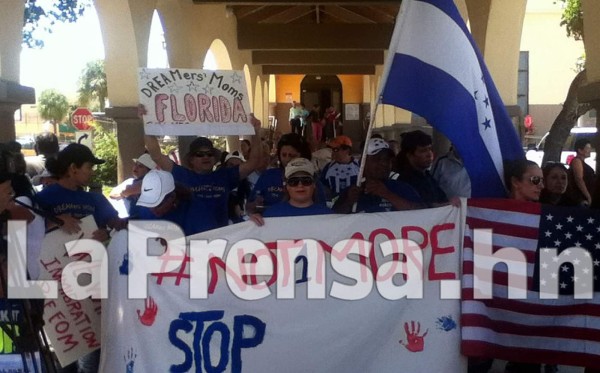 Hondureños marchan en Miami contra deportaciones