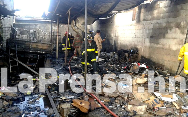 Se quema taller de mueblería en el norte de Honduras