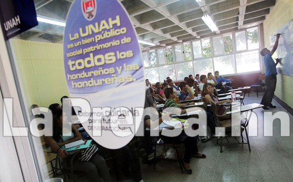 Honduras: 18,000 aspirantes a ingresar a la UNAH se someten a PAA