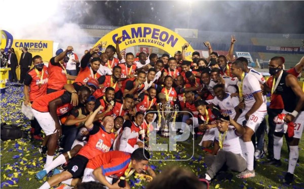 El Olimpia conquistó la Copa 33 de su historia tras vencer en penales al Motagua. Foto Marvin Salgado