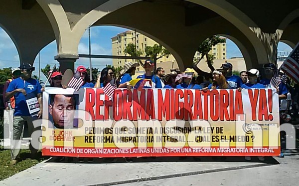 Hondureños marchan en Miami contra deportaciones