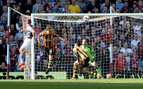 El Hull City de Maynor Figueroa pierde, pero acaricia la salvación