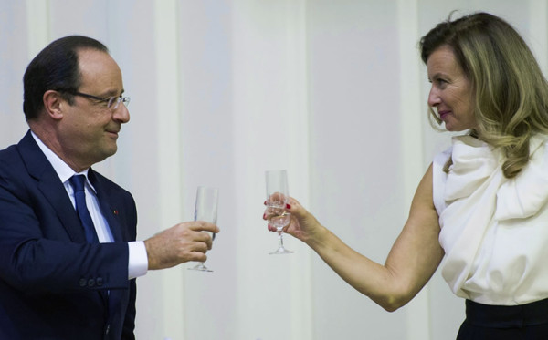 Revelan 'romance' de presidente francés con actriz