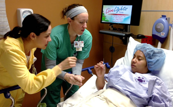 Familia estadounidense ayuda con cirugía de niña hondureña