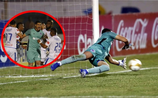 Harold Fonseca le detuvo el penal a Marcelo Canales.