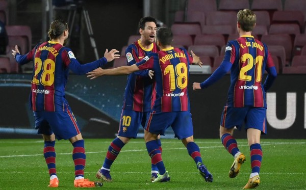 Barcelona remontó a la Real Sociedad y se reengancha a la Liga Española