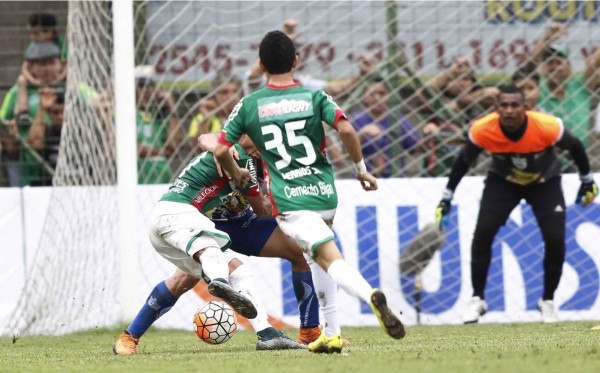 Hermano menor de Mario Berríos debuta con golazo en el Marathón