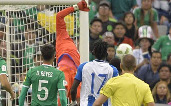 Video: Mario Martínez casi marca un golazo en el Azteca
