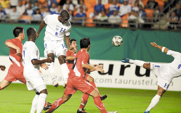 Honduras despidió el año perdiendo con Perú