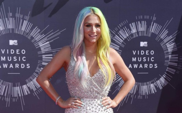 Kesha es la perfecta drag queen