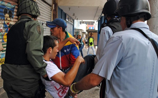 Opositores marchan en Venezuela en recuerdo a los fallecidos hace un año