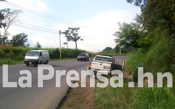 Encuentran cadáver en orilla de carretera hacia Cofradía