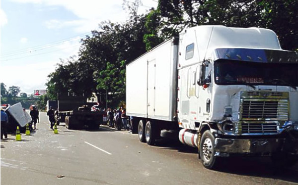 Ganadero hondureño y su hijo fallecen en accidente en Yojoa