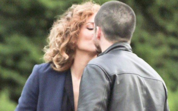 Jennifer López y Casper Smart se apasionan