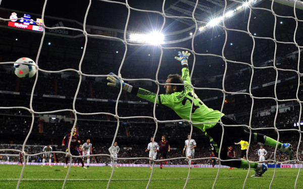 Messi resucita al Barça y lo reengancha a la lucha por el título