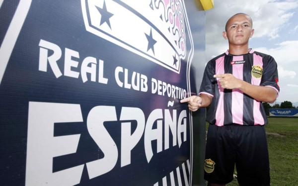 Álvaro Romero, el Roberto Carlos hondureño se desvanece