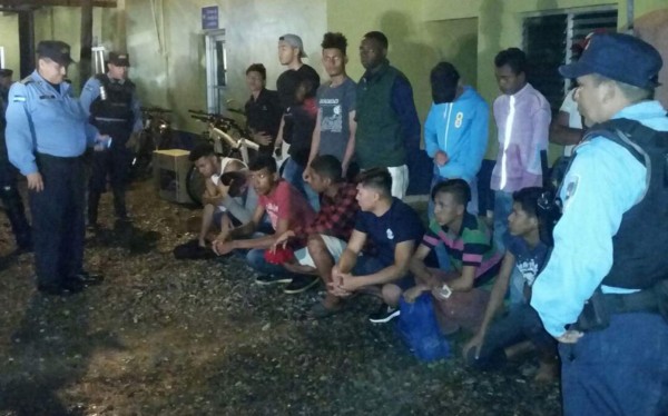 Van 501 detenidos por violación al toque de queda