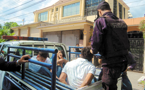 Caen cuando saqueaban vivienda en Río de Piedras
