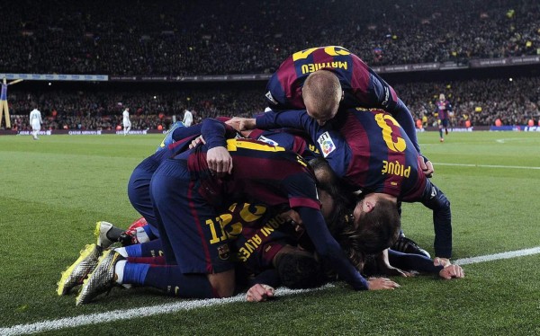 Barcelona conquista el clásico y la cima