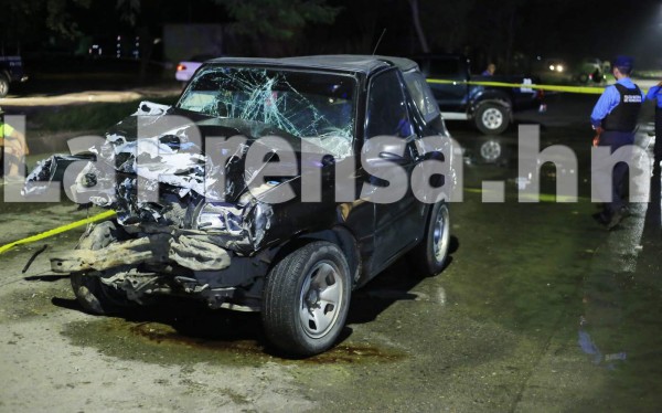 Muere un policía tras chocar patrulla contra camioneta