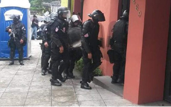 Envían a prisión a expresidente salvadoreño Flores