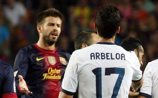 Piqué le manda un mensaje a Arbeloa en su despedida del Bernabéu