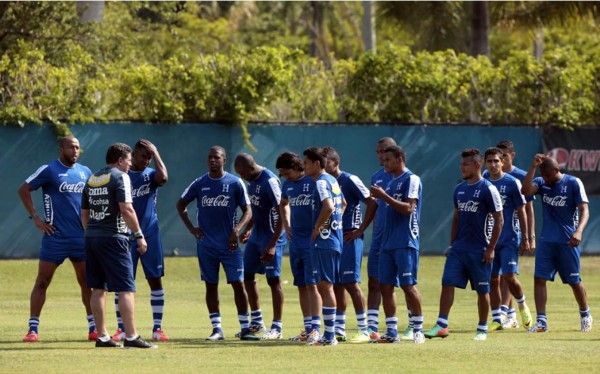 Honduras va afinándose y Costly anda con la pólvora encendida