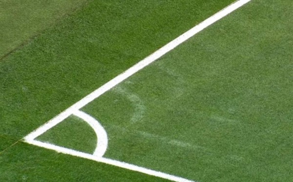 La cancha del estadio Santiago Bernabéu será este martes más ancho de lo normal.