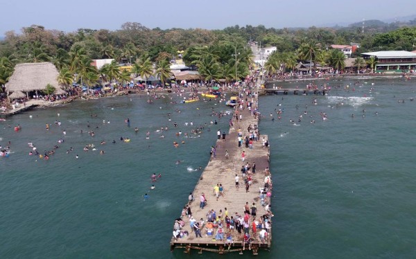 Playas de Puerto Cortés y Omoa ya reciben a miles de turistas