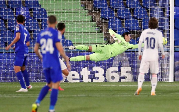 Courtois salva al Real Madrid que se complica en la Liga Española