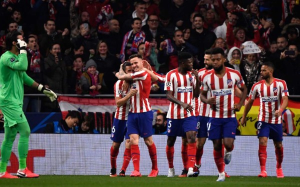 Atlético frena al Liverpol y pega primero por los octavos de Champions League