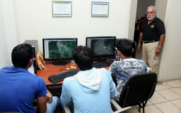 Alf, 'no es un perro drogo, trabaja por un premio”