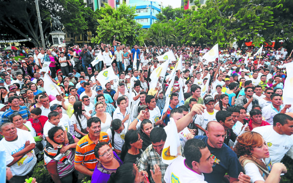 Salvador Nasralla ofrece un gobierno electrónico