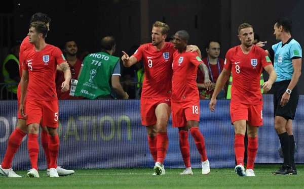 England's forward Harry Kane (CL) celebrates his second goal with England's defender Ashley Young during the Russia 2018 World Cup Group G football match between Tunisia and England at the Volgograd Arena in Volgograd on June 18, 2018. / AFP PHOTO / Mark RALSTON / RESTRICTED TO EDITORIAL USE - NO MOBILE PUSH ALERTS/DOWNLOADS