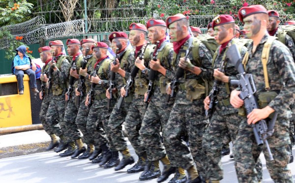 Con orquesta, las Fuerzas Armadas festejan este día su 59 aniversario