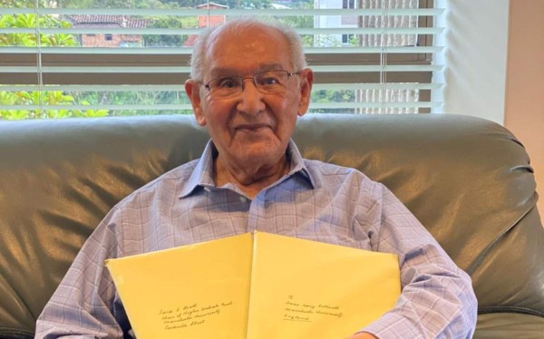 ¡Más vale tarde que nunca! Con 104 años presentó su tesis doctoral y resolvió un enigma matemático de dos siglos