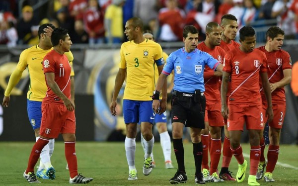 Perú elimina a Brasil de la Copa América con escándalo