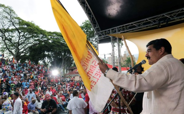 Shannon en Venezuela para impulsar diálogo entre Gobierno y oposición