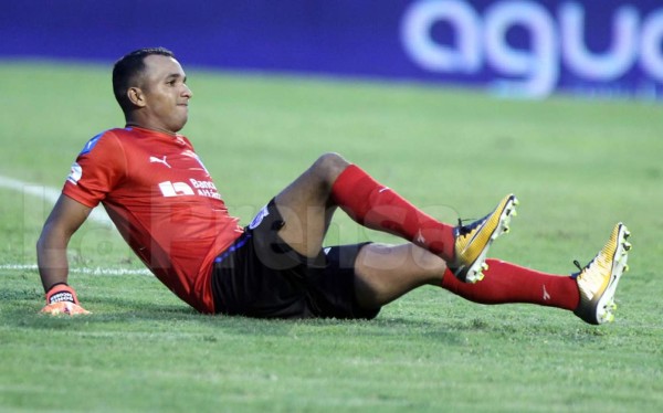 Donis Escober sí estará en el repechaje contra Australia